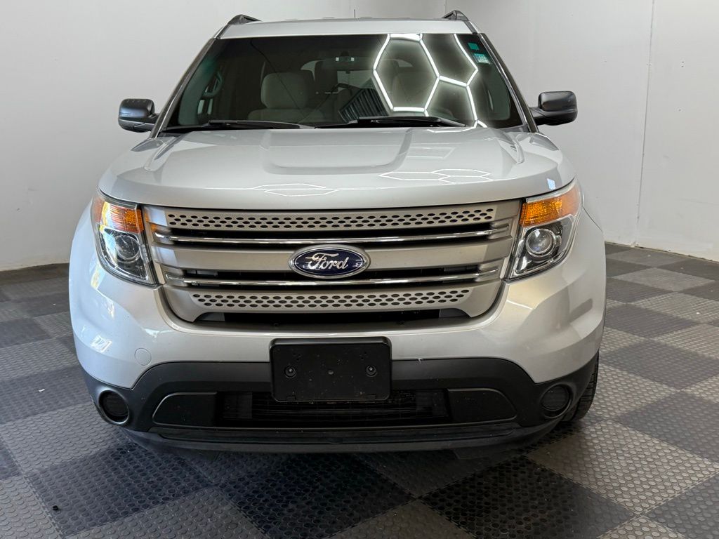 2015 Ford Explorer Base photo 2