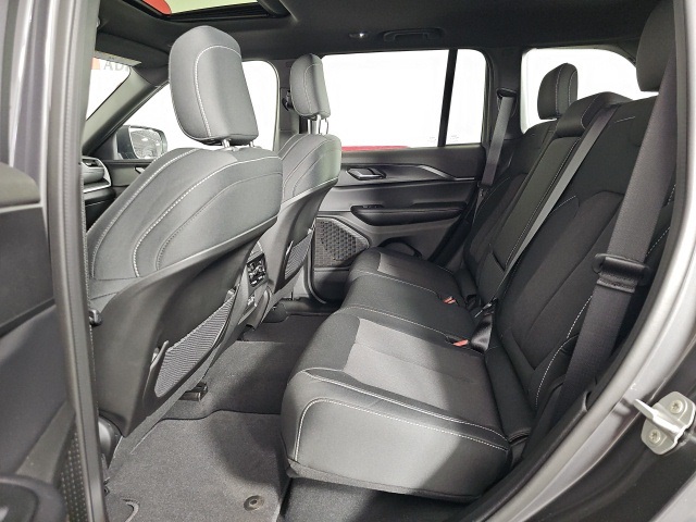 2025 Jeep Grand Cherokee Laredo X photo 23