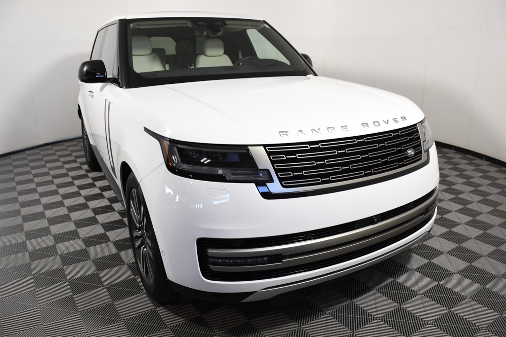 2025 Land Rover Range Rover SE photo 9
