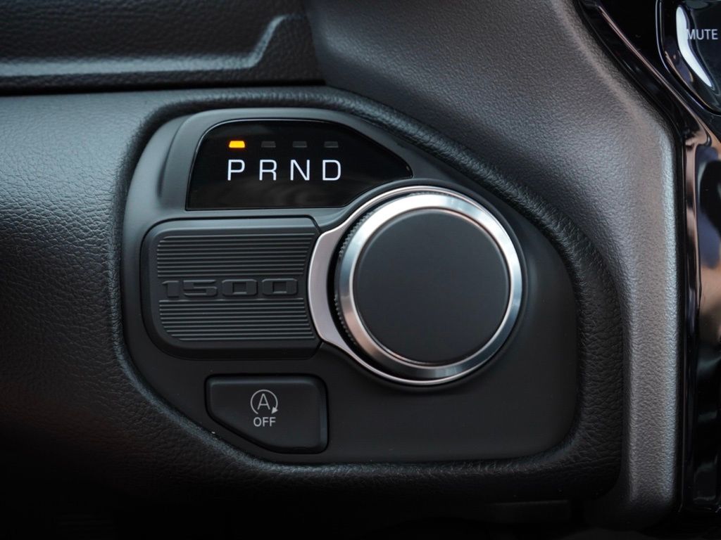 New 2026 Granite Crystal Metallic Clear-Coat Exterior Paint RAM Big Horn Night Edition image 17