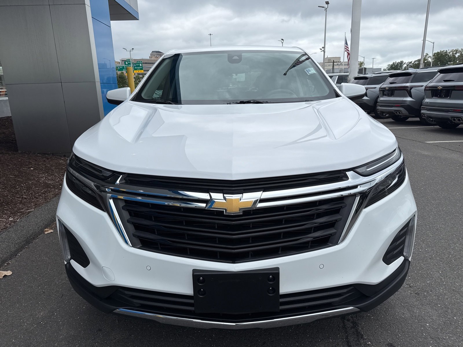 2024 Chevrolet Equinox LT photo 3