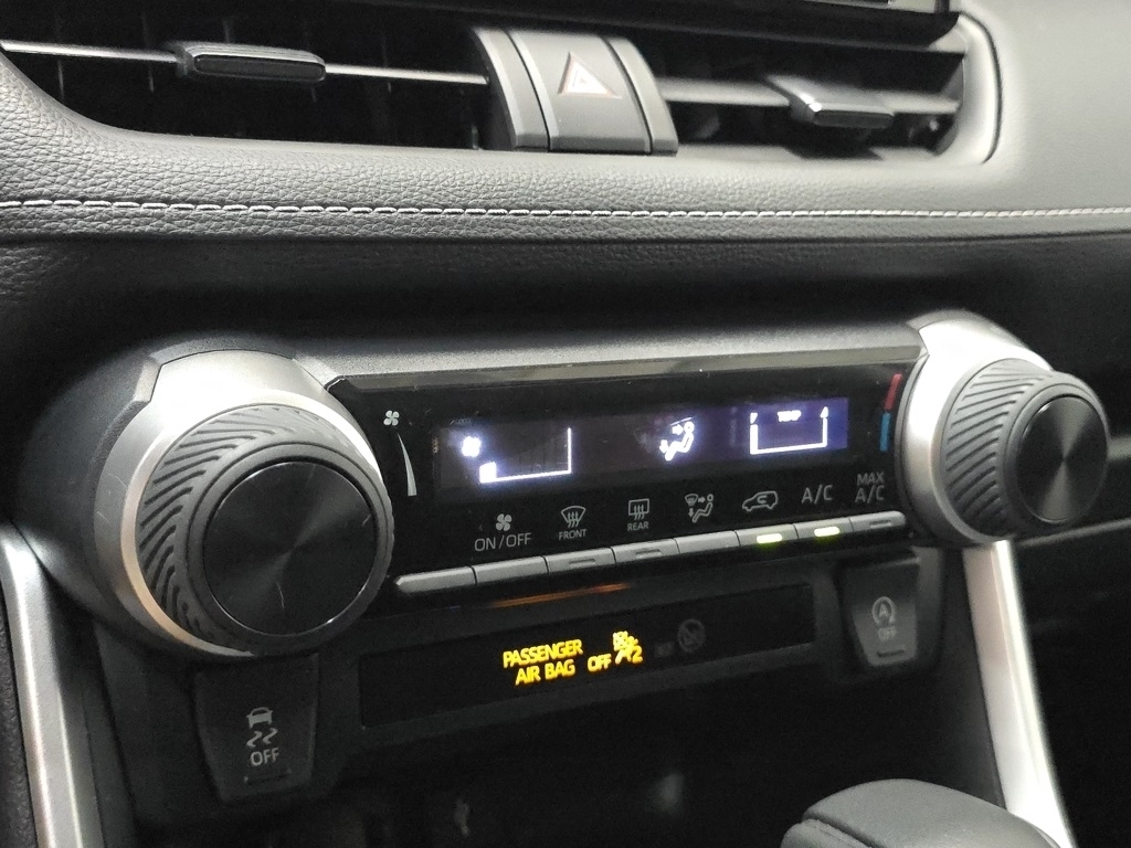 2022 Toyota RAV4 LE photo 28