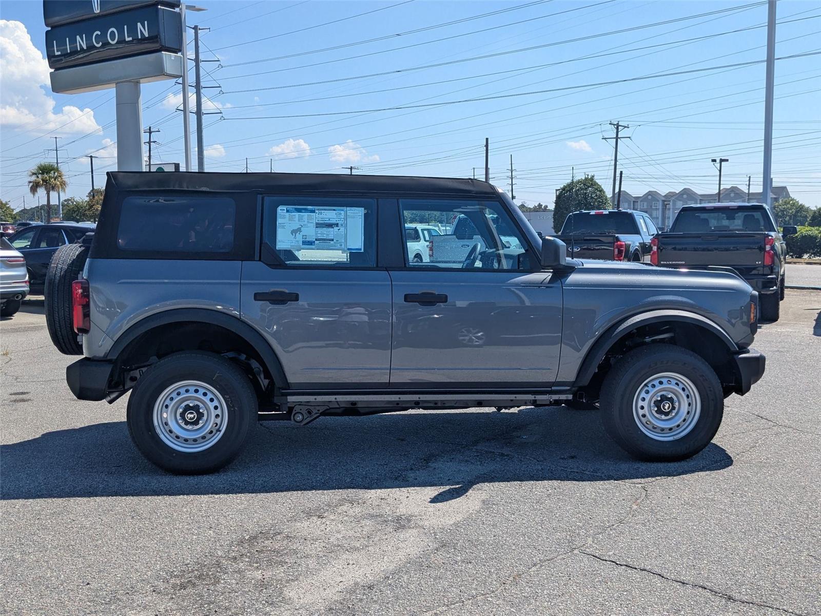 2025 Ford Bronco Base photo 2
