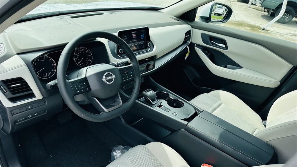 2025 Nissan Rogue SV photo 10