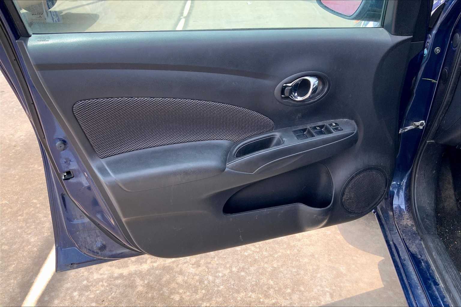 2019 Nissan Versa SV photo 22