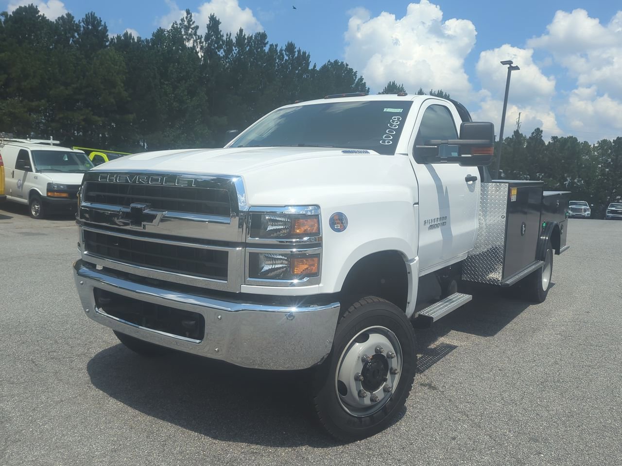 2024 Chevrolet Silverado 4500 Medium Duty Chassis Cab Work Truck's photo