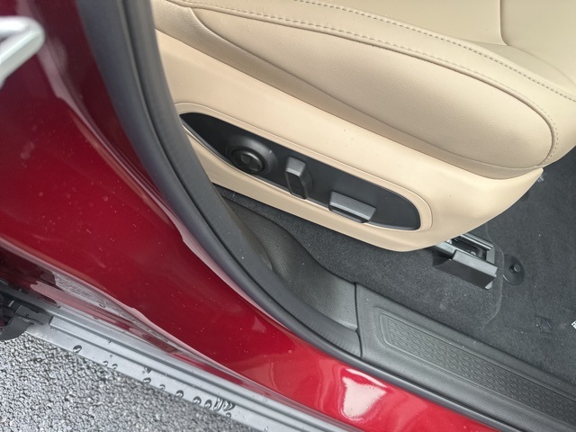 2025 Jeep Grand Cherokee Limited photo 2