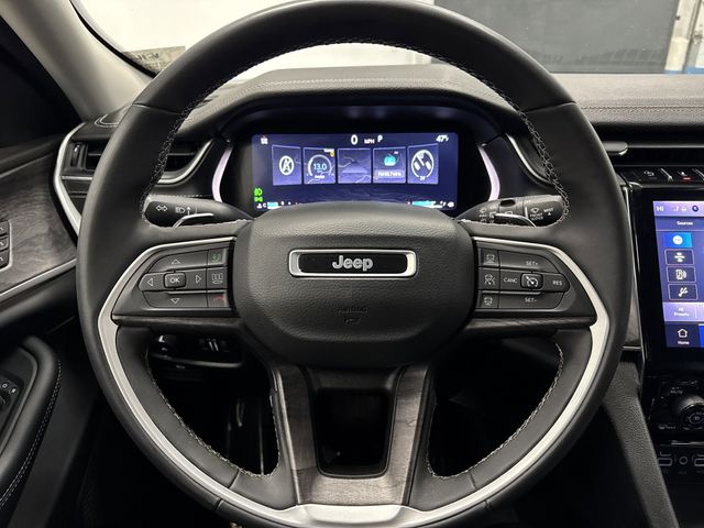 2023 Jeep Grand Cherokee Limited photo 2