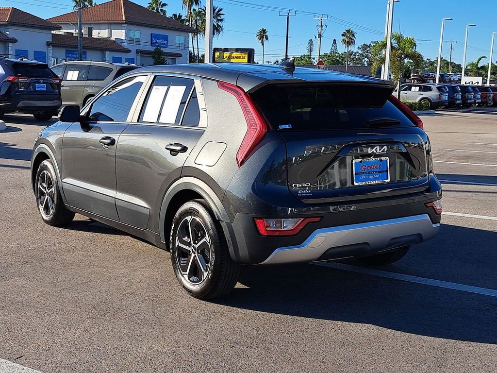 2025 Kia Niro LX photo 2