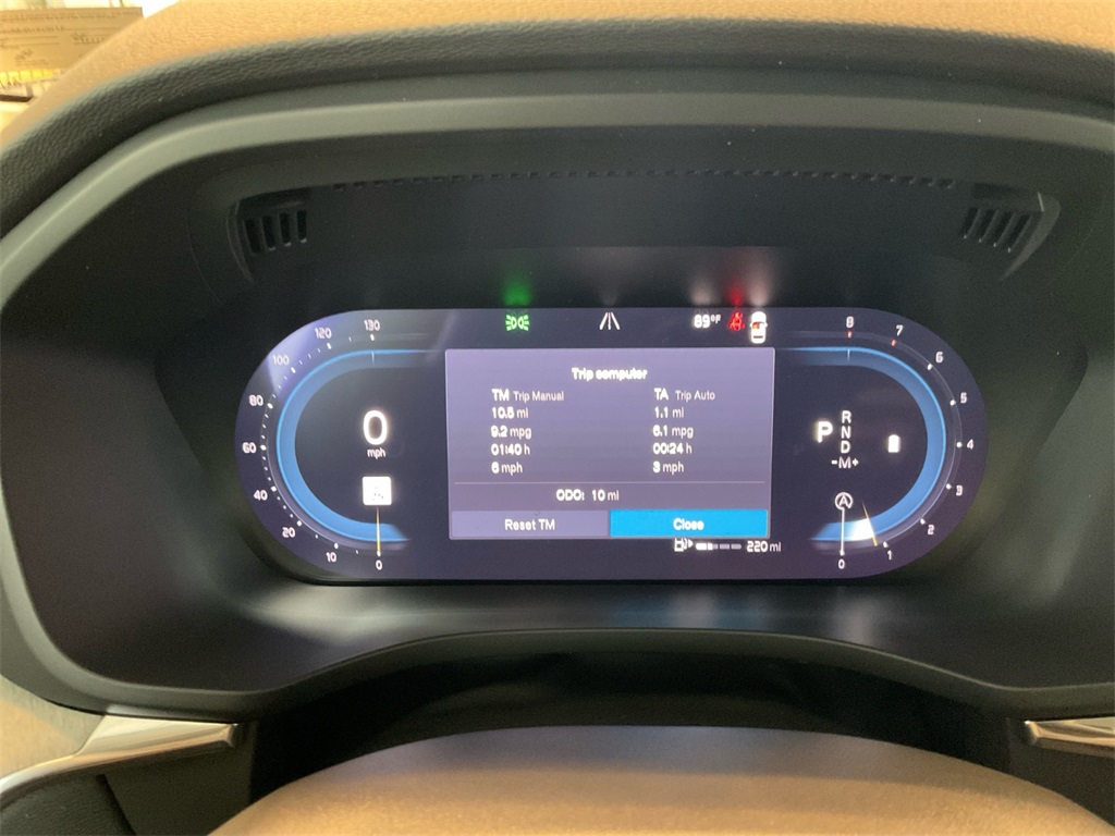 2025 Volvo XC60 B5 Plus photo 18
