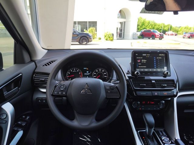 2025 Mitsubishi Eclipse Cross LE photo 12