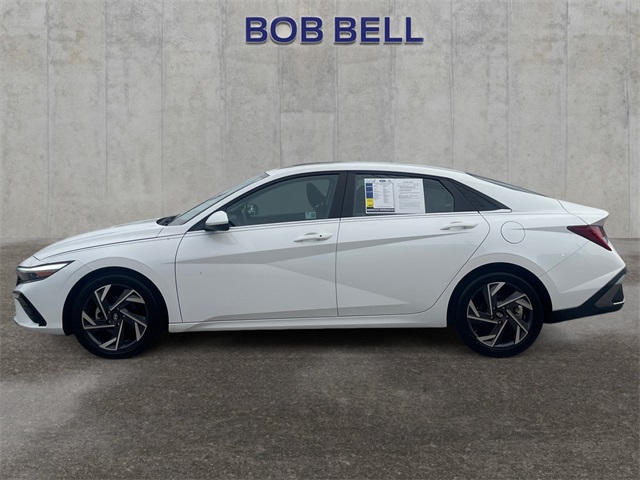 2024 Hyundai Elantra SEL photo 2