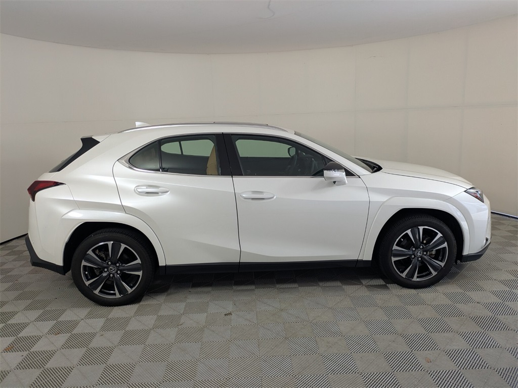 2025 Lexus UX photo 3
