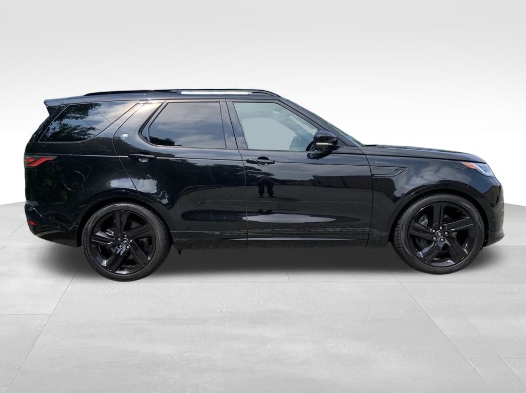 2024 Land Rover Discovery SE photo 3