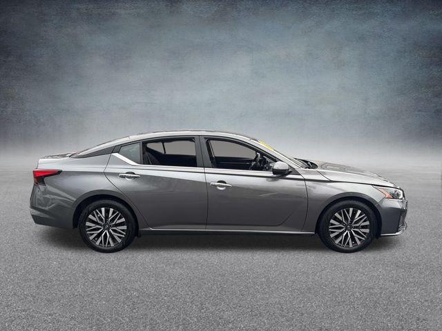 2023 Nissan Altima 2.5 SV photo 3