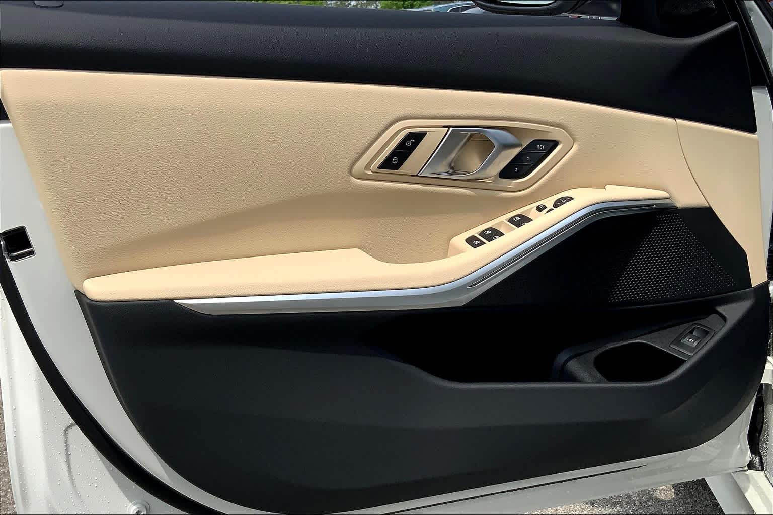 2025 BMW 3 Series 330i - Photo 10