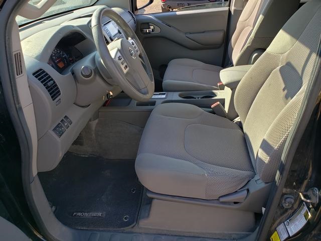 2014 Nissan Frontier SV Crew Cab photo 10
