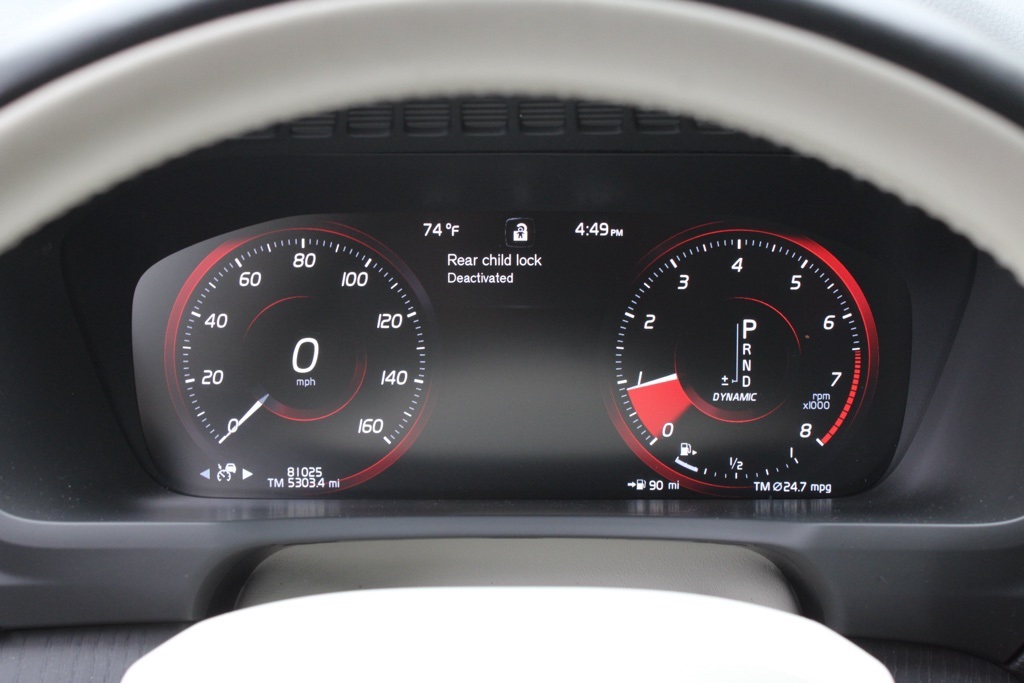 2020 Volvo XC90 T5 Momentum photo 11