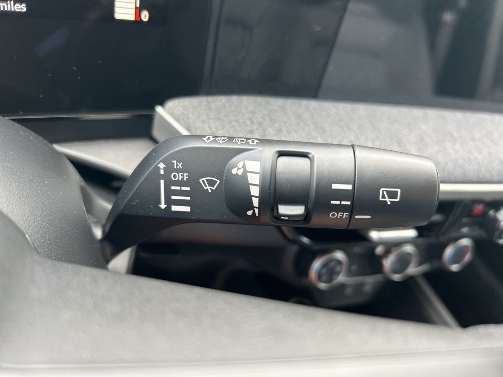 2025 Nissan Kicks SV photo 21
