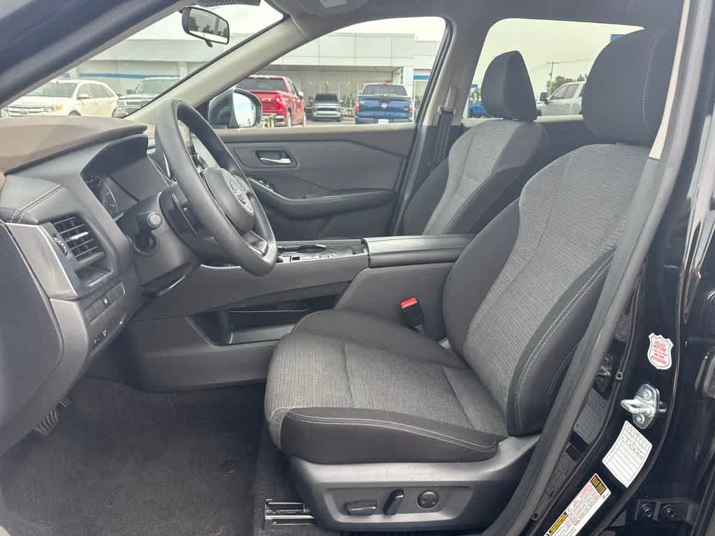 2023 Nissan Rogue SV photo 8