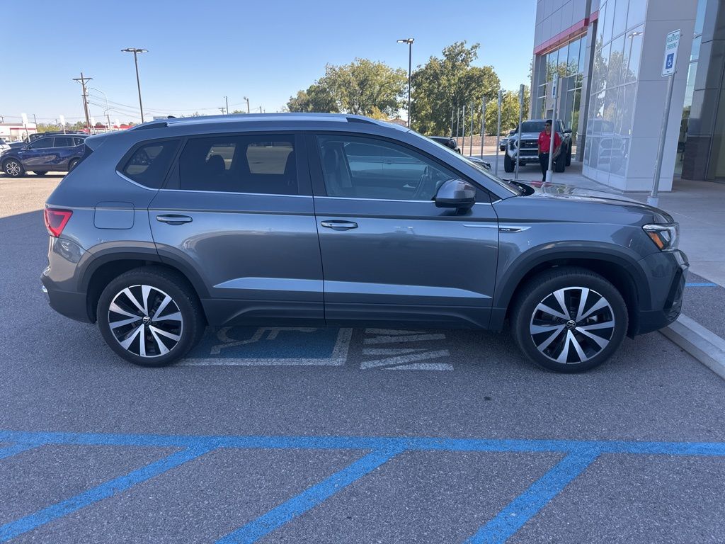 2024 Volkswagen Taos SE photo 19