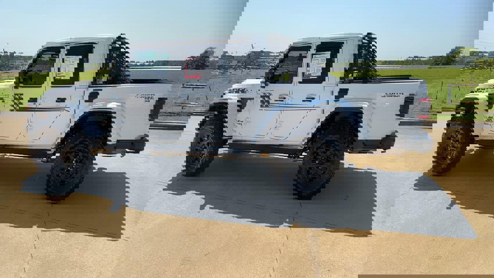 2022 Jeep Gladiator Mojave photo 5