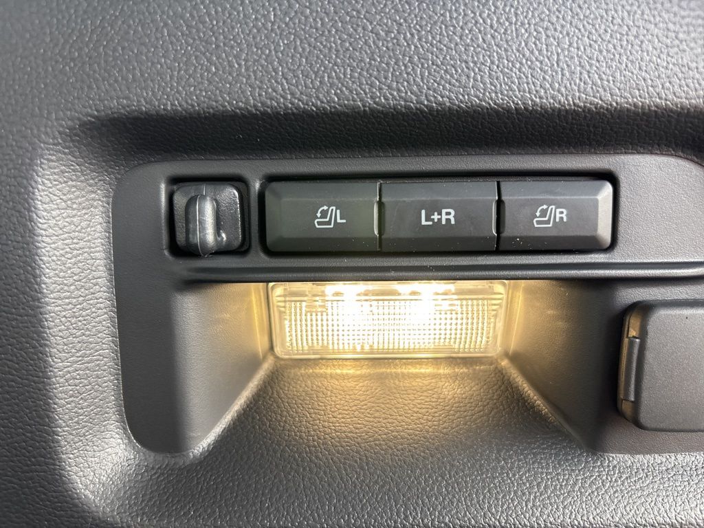 2025 Ford Explorer Platinum photo 32
