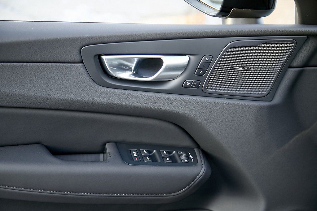 2026 VOLVO XC60 - Image 12