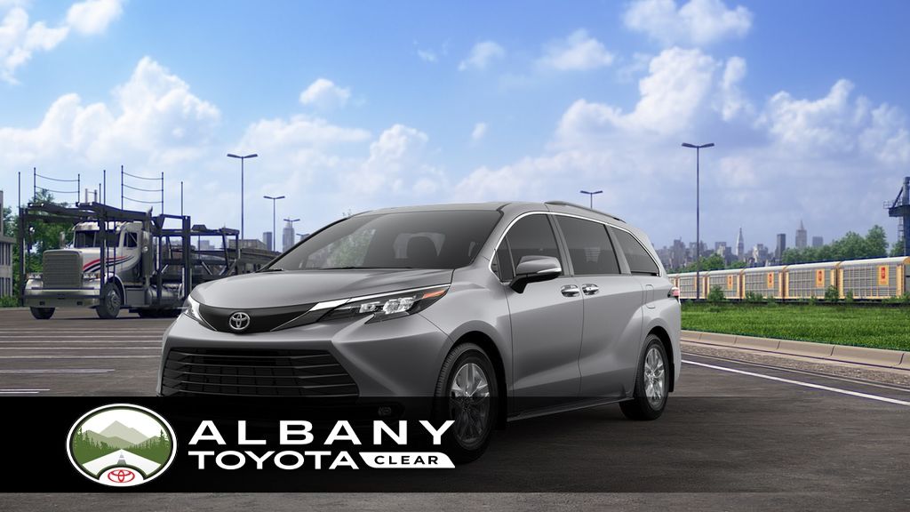 2026 Toyota Sienna XLE's photo