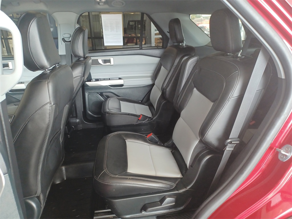 2023 Ford Explorer XLT photo 12