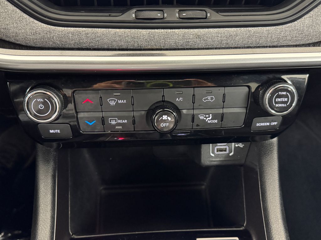 2024 Jeep Compass Latitude photo 17
