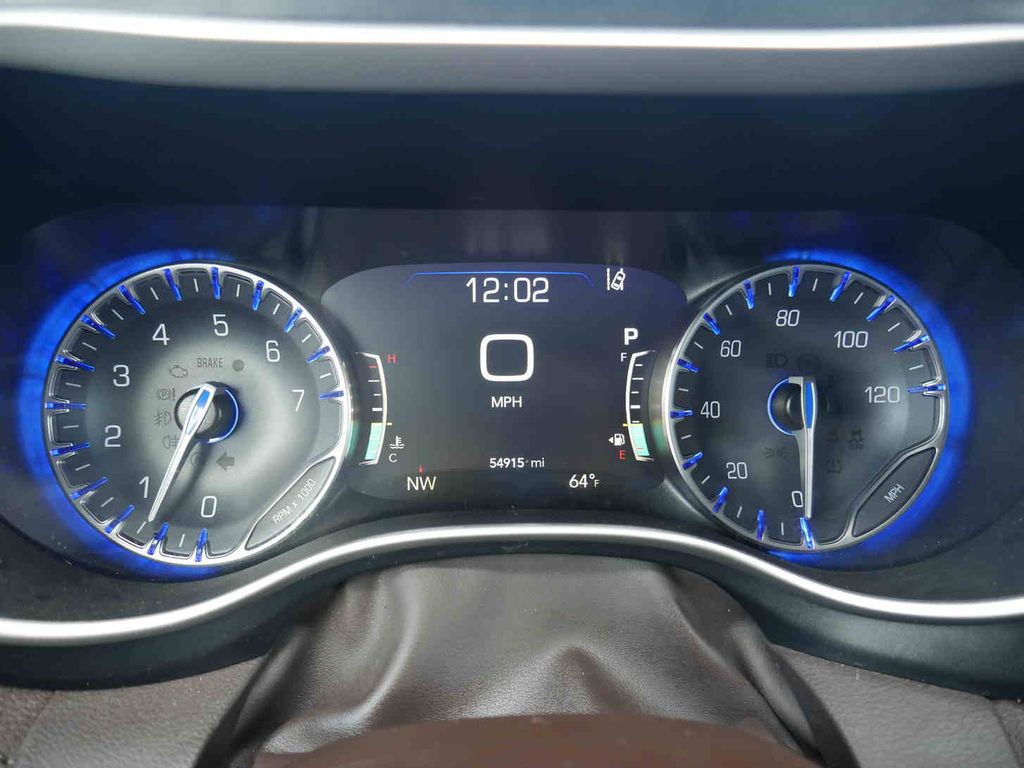 2021 Chrysler Pacifica Touring L photo 35