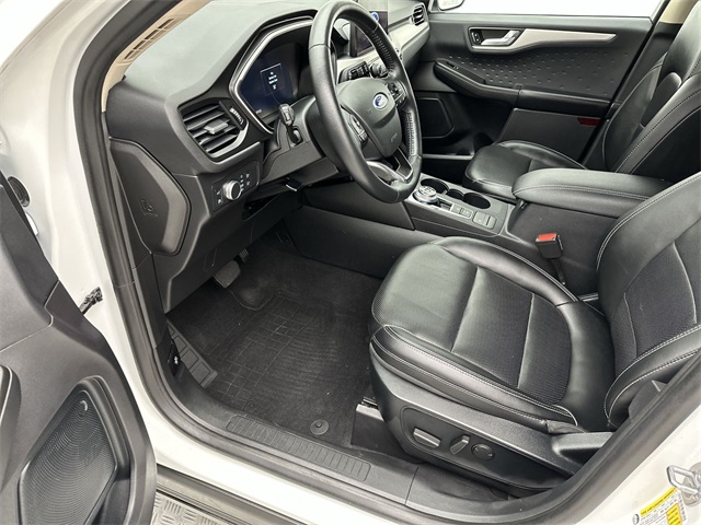 2020 Ford Escape SE Sport Hybrid photo 3