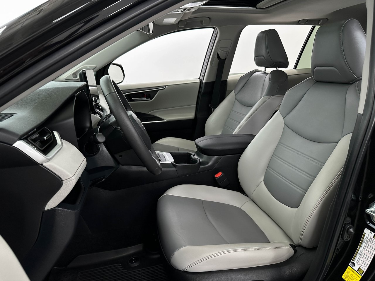 2023 Toyota RAV4 XLE Premium photo 11