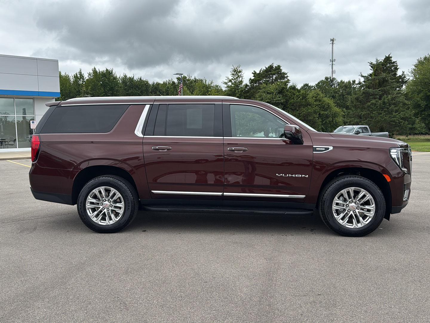 2023 Gmc Yukon XL SLT photo 3