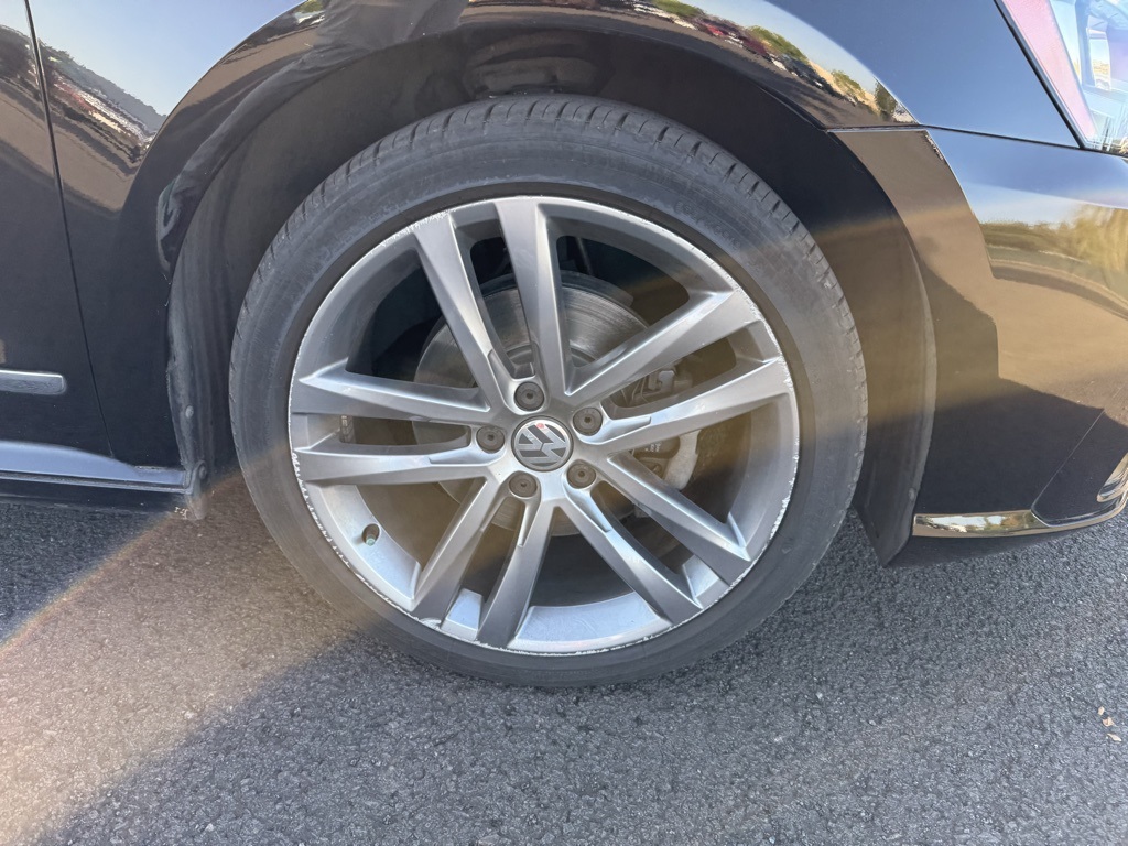 2016 Volkswagen Passat R-Line photo 24