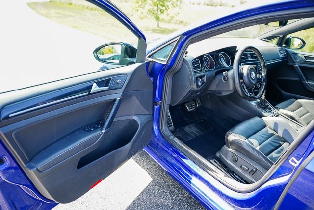 2017 Volkswagen Golf R 4Motion photo 7
