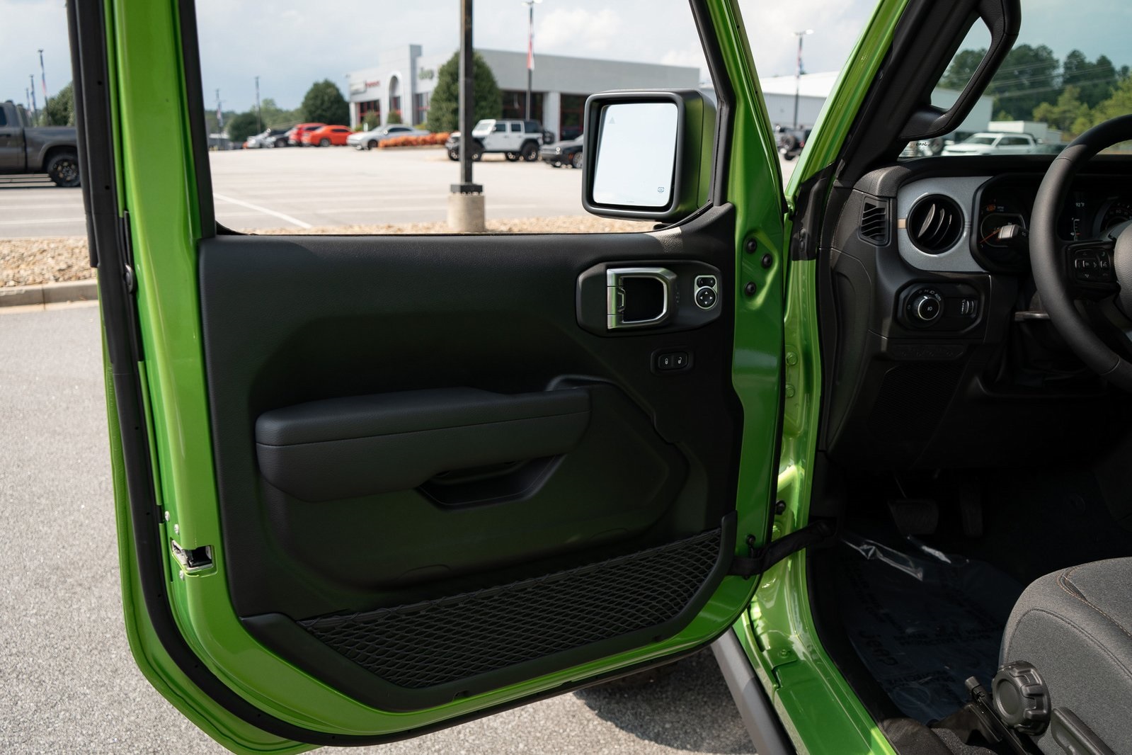 2025 Jeep Wrangler Willys photo 16