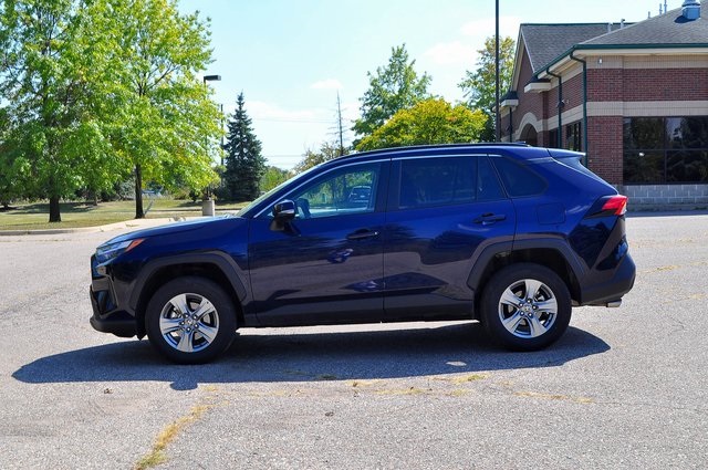 2025 Toyota RAV4 XLE photo 6