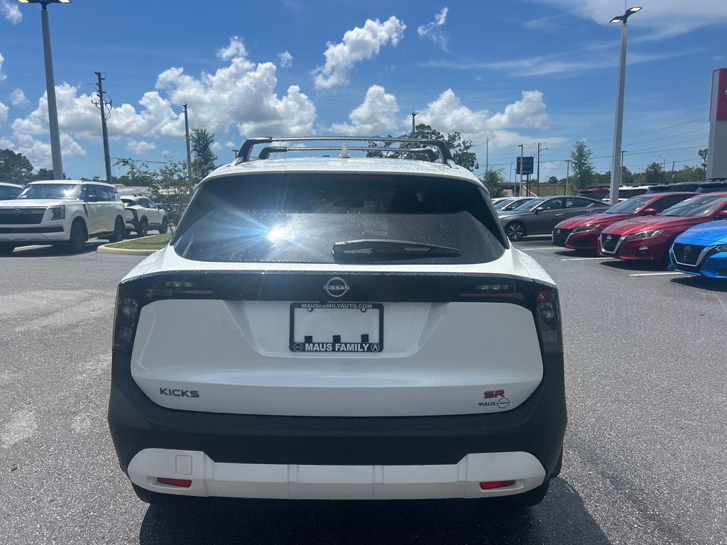2025 Nissan Kicks SR photo 4