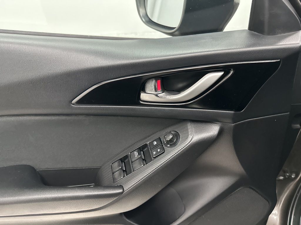 2015 Mazda Mazda3 i Sport photo 9