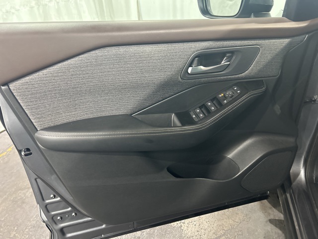 2023 Nissan Rogue SV photo 11