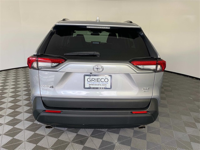 2023 Toyota RAV4 XLE photo 3