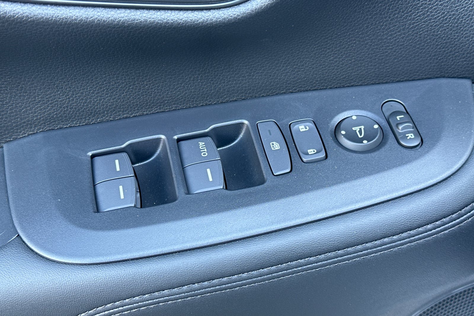 2026 Honda HR-V LX photo 10