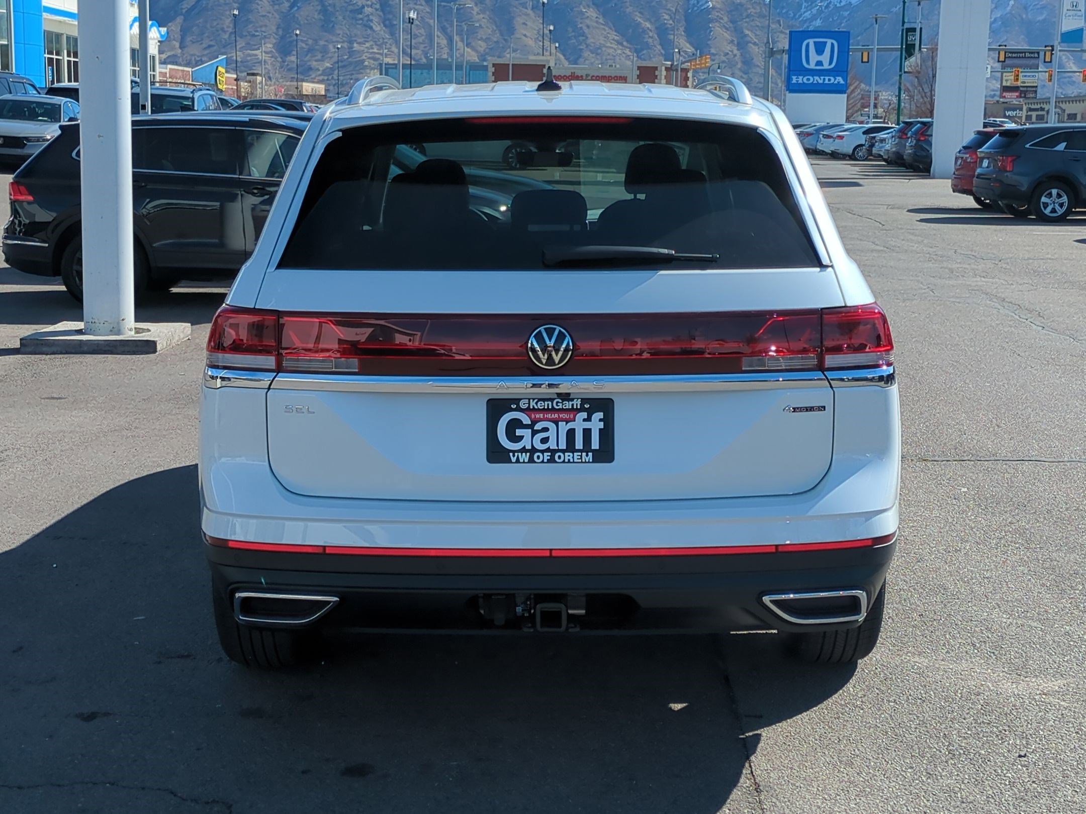 2025 Volkswagen Atlas SEL photo 3