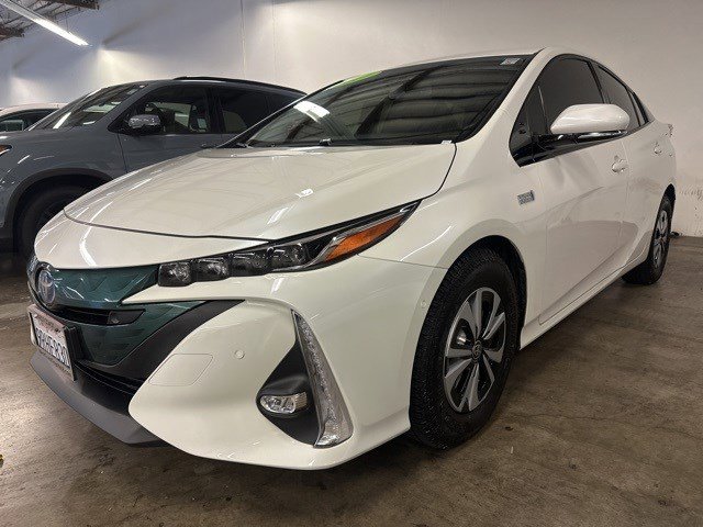 2017 Toyota Prius Prime Advanced's photo
