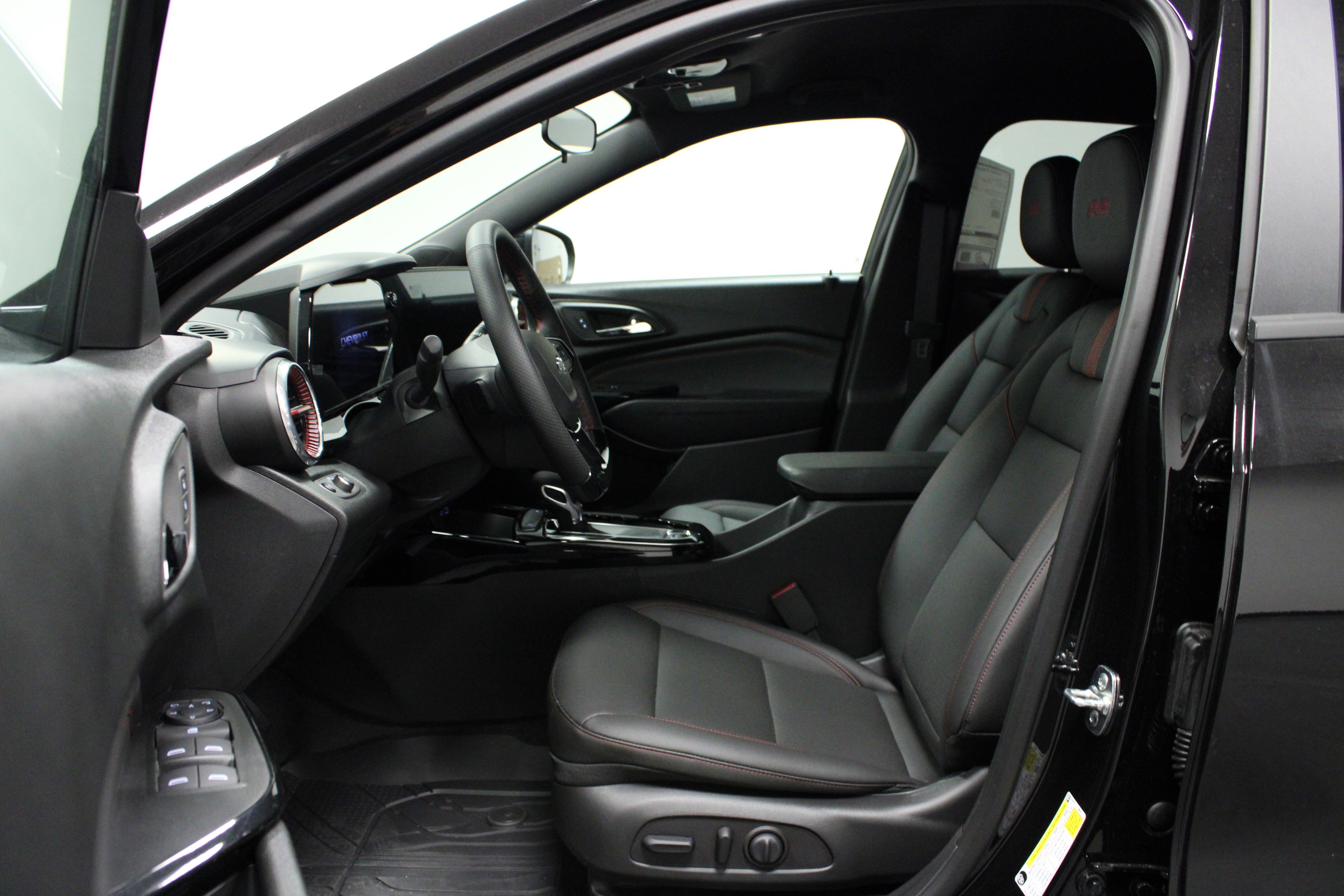 2025 Chevrolet Trax photo 8