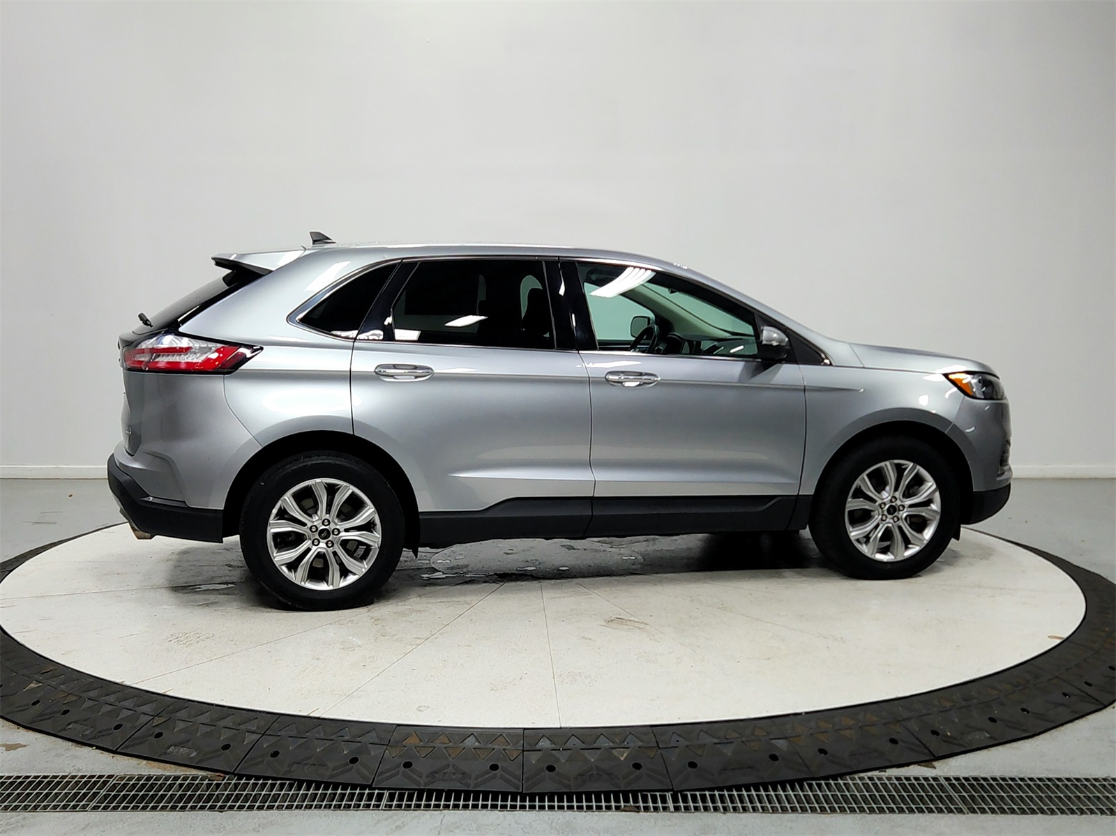 2024 Ford Edge Titanium photo 8