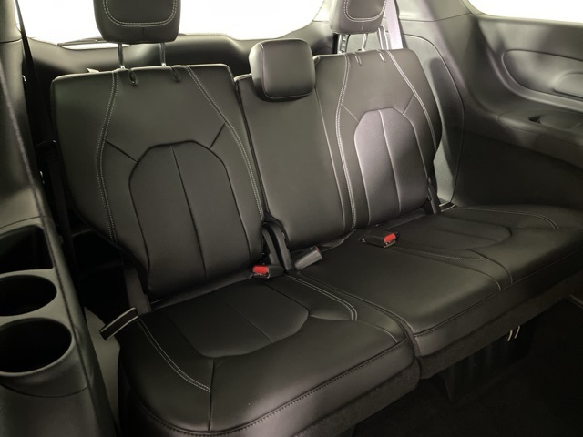 2025 Chrysler Pacifica photo 17