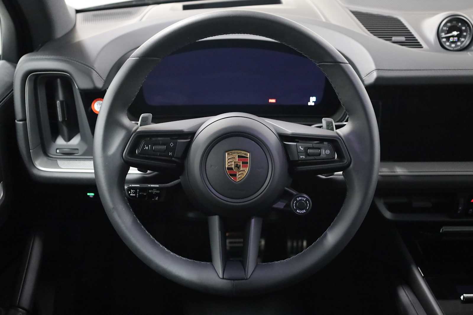 2025 Porsche Cayenne S photo 24
